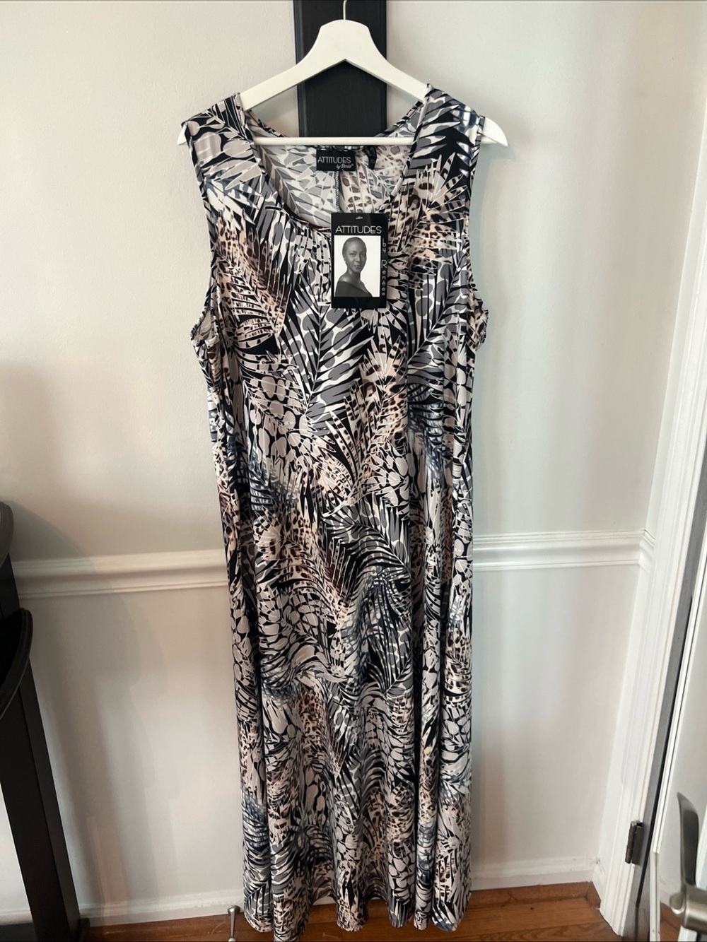 Attitudes by Renee Black, White & Cream Tropical Leaf Maxi Dress - Picture 4 of 4